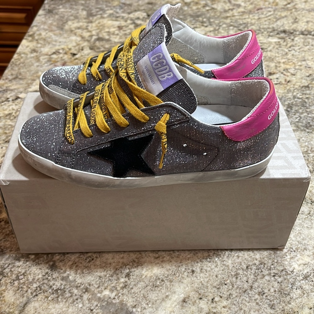 Women’s golden goose, superstar classic